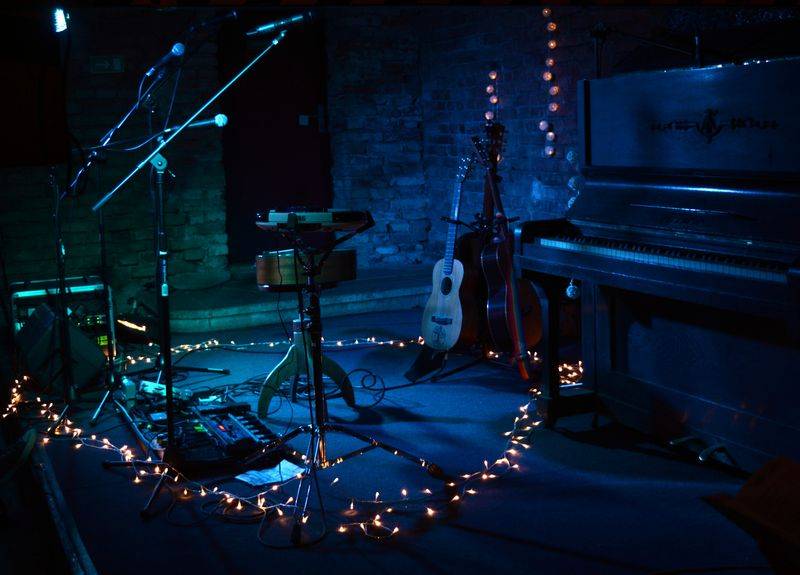 Voxel a Pokáč rozsvítili dva večery po sobě pražské Café V lese