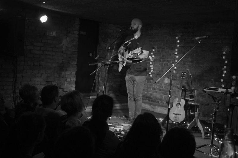 Voxel a Pokáč rozsvítili dva večery po sobě pražské Café V lese