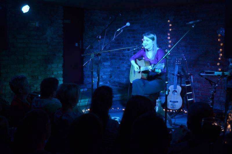 Voxel a Pokáč rozsvítili dva večery po sobě pražské Café V lese