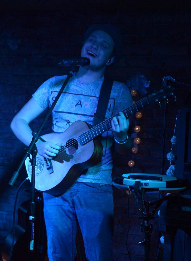 Voxel a Pokáč rozsvítili dva večery po sobě pražské Café V lese