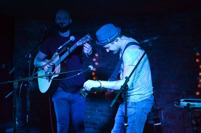 Voxel a Pokáč rozsvítili dva večery po sobě pražské Café V lese