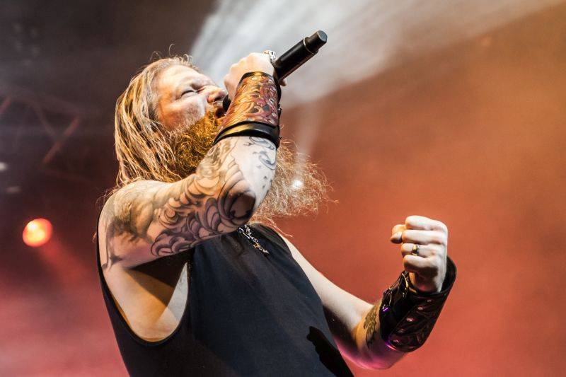 Vikingové Amon Amarth přivezli ze Švédska metalovou smršť, hráli i Testament a Grand Magnus