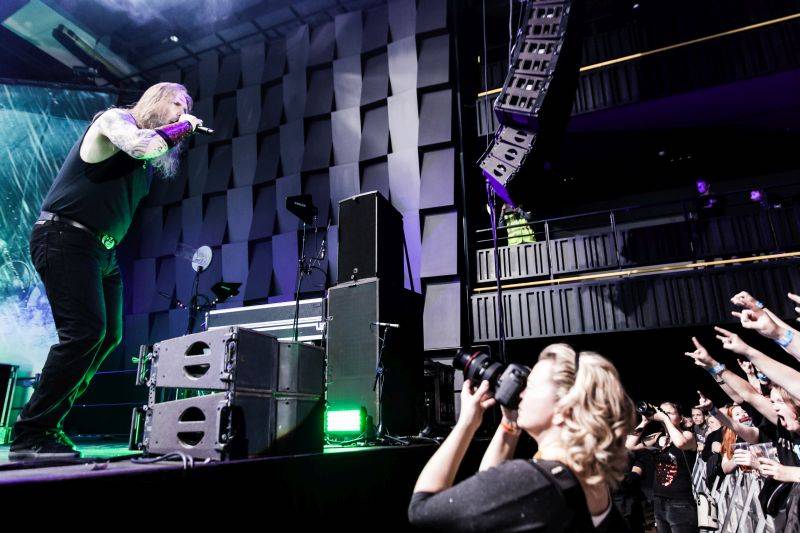 Vikingové Amon Amarth přivezli ze Švédska metalovou smršť, hráli i Testament a Grand Magnus