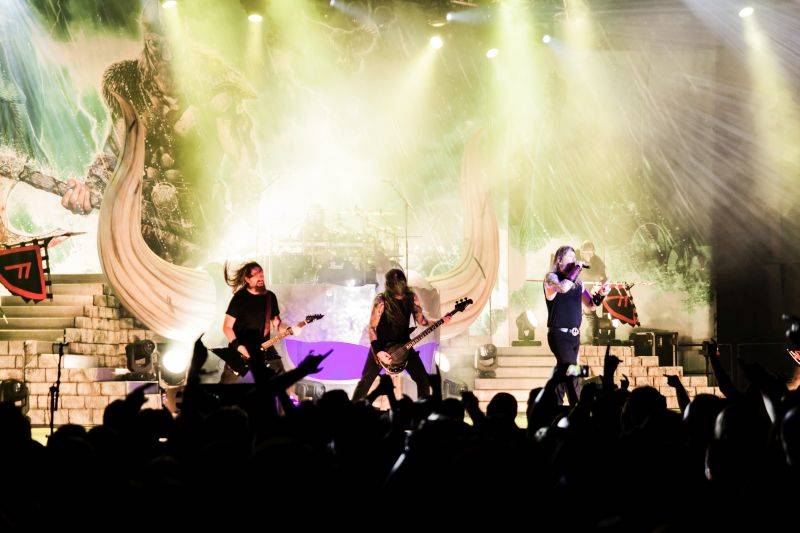 Vikingové Amon Amarth přivezli ze Švédska metalovou smršť, hráli i Testament a Grand Magnus