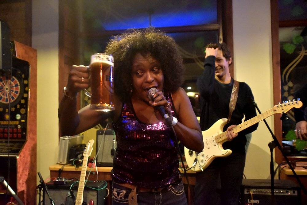 Blues Alive pokračoval s dalšími výbornými muzikanty