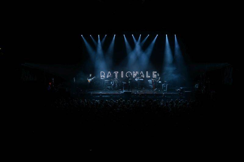 Bastille přivezli do Prahy velkou show i nové album
