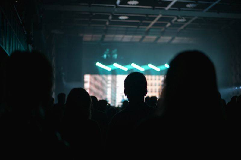 Bastille přivezli do Prahy velkou show i nové album