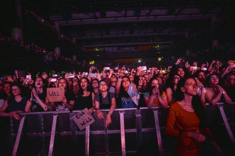 Bastille přivezli do Prahy velkou show i nové album