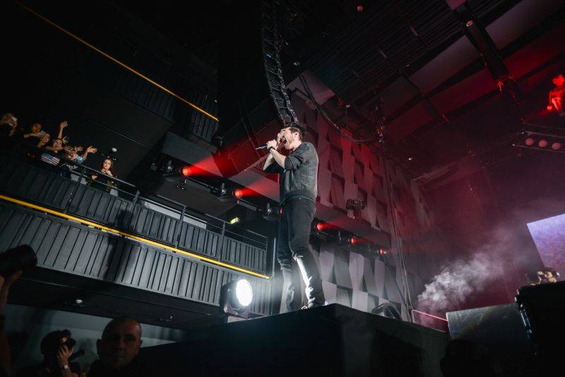 Bastille přivezli do Prahy velkou show i nové album