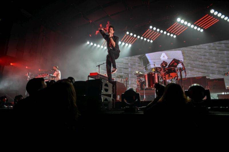 Bastille přivezli do Prahy velkou show i nové album