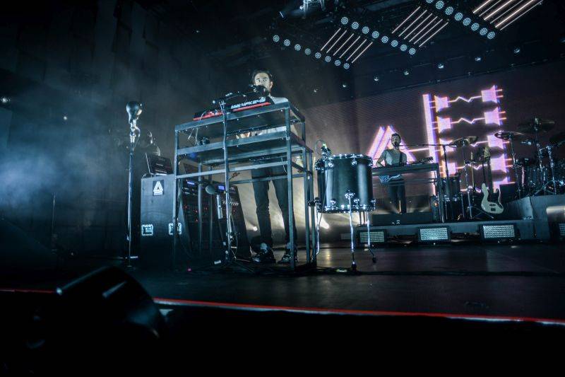 Bastille přivezli do Prahy velkou show i nové album