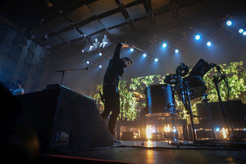 Bastille přivezli do Prahy velkou show i nové album