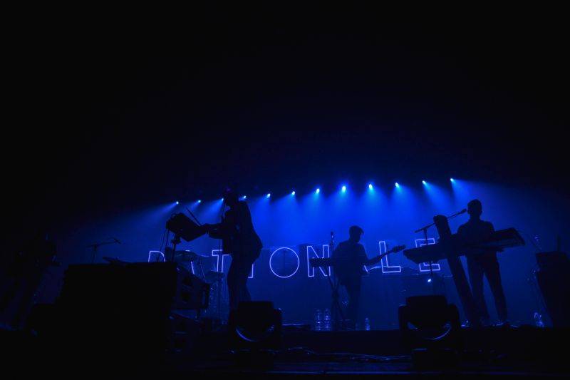 Bastille přivezli do Prahy velkou show i nové album