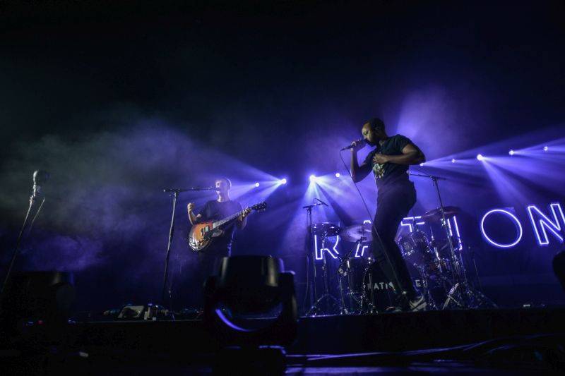 Bastille přivezli do Prahy velkou show i nové album