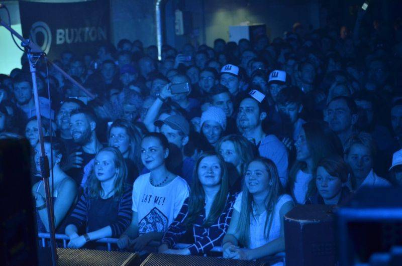 Wohnout slavil Sladkých 20 také v Plzni, předkapelou byli Dirty Blondes