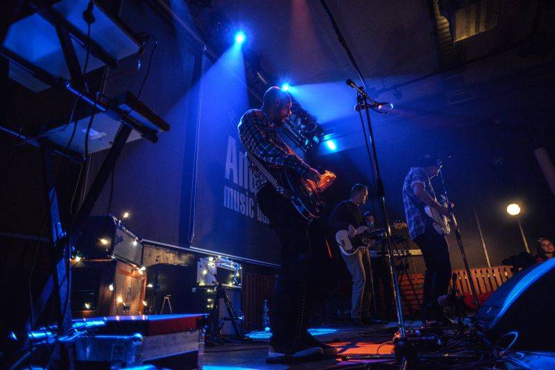 V Plzni hráli diCaprio: Příjemný indie pop z dílny Borise Carloffa zněl Andělem