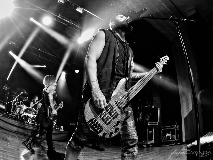 Skillet pokořili Semilasso v Brně: Zpíval celý sál!