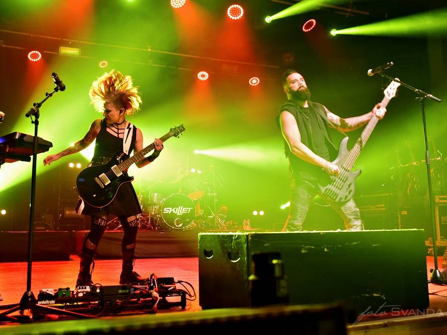 Skillet pokořili Semilasso v Brně: Zpíval celý sál!