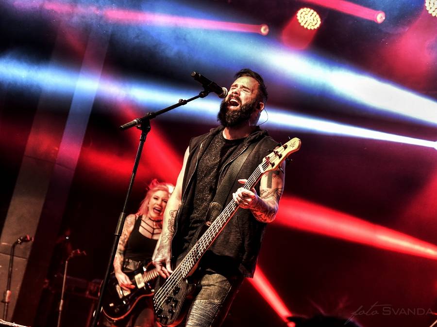 Skillet pokořili Semilasso v Brně: Zpíval celý sál!