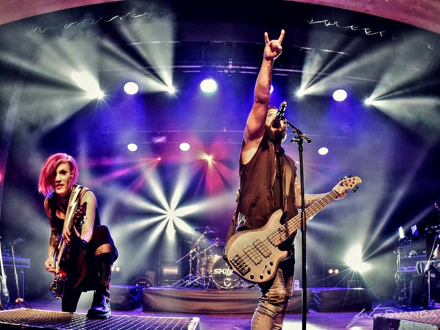 Skillet pokořili Semilasso v Brně: Zpíval celý sál!