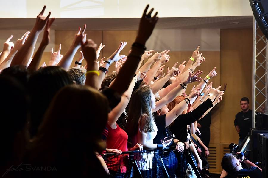 Skillet pokořili Semilasso v Brně: Zpíval celý sál!