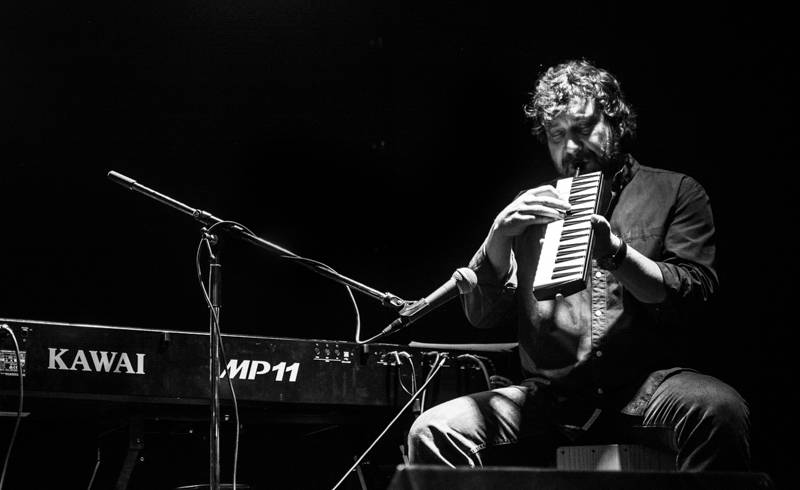 Jump! pokřtil desku Into The Field na palubě Cargo Gallery, která se vrátila do Prahy