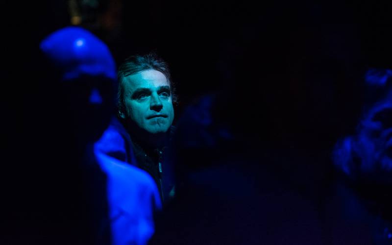 Jump! pokřtil desku Into The Field na palubě Cargo Gallery, která se vrátila do Prahy