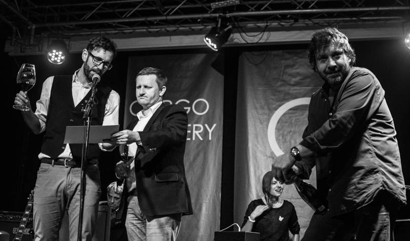 Jump! pokřtil desku Into The Field na palubě Cargo Gallery, která se vrátila do Prahy