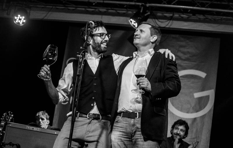 Jump! pokřtil desku Into The Field na palubě Cargo Gallery, která se vrátila do Prahy