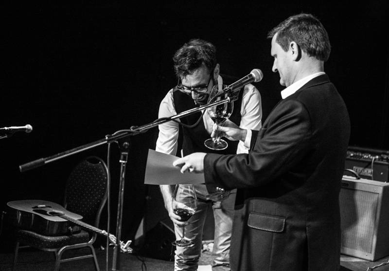 Jump! pokřtil desku Into The Field na palubě Cargo Gallery, která se vrátila do Prahy