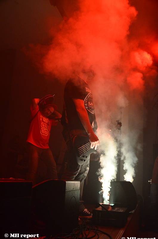 Harlej, zakázanÝovoce a Gate Crasher to rozjeli v plzeňské Šeříkovce