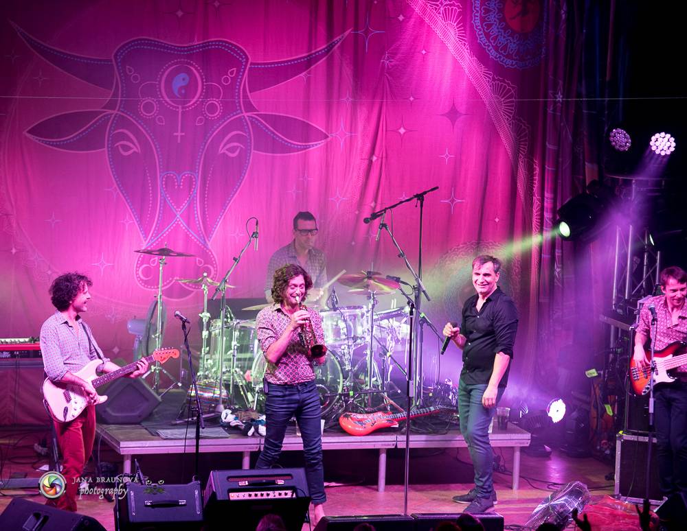 MIG 21 završili podzimní turné ve vyprodaném Pekle v Plzni