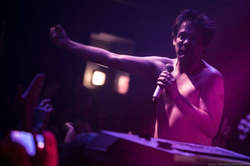 Monkey Business odstartovali sérii tří koncertů v Lucerna Music Baru, podívejte se na 360° fotky 