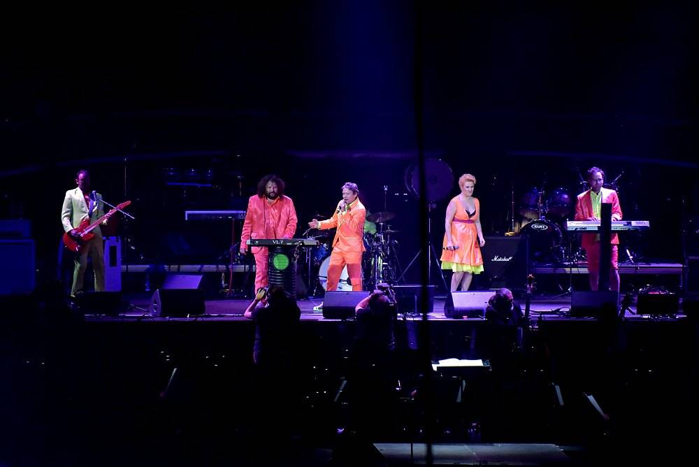 Pražský výběr oslavil v O2 areně čtyřicítku se symfonickým orchestrem i Ivou Pazderkovou nebo Ondřejem Soukupem