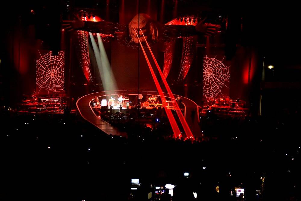 Pražský výběr oslavil v O2 areně čtyřicítku se symfonickým orchestrem i Ivou Pazderkovou nebo Ondřejem Soukupem