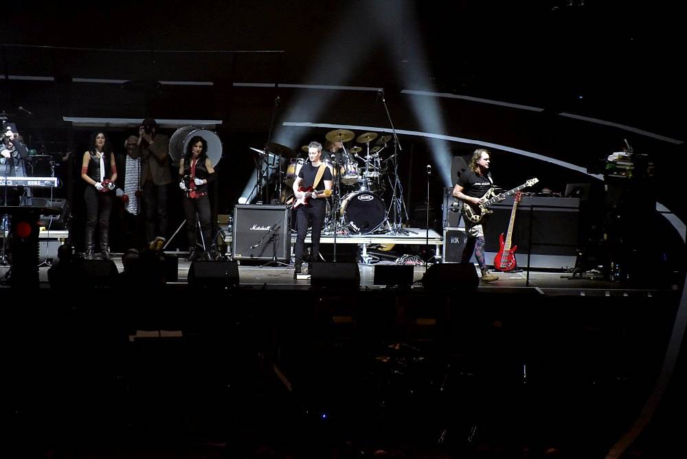 Pražský výběr oslavil v O2 areně čtyřicítku se symfonickým orchestrem i Ivou Pazderkovou nebo Ondřejem Soukupem