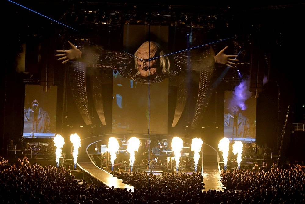 Pražský výběr oslavil v O2 areně čtyřicítku se symfonickým orchestrem i Ivou Pazderkovou nebo Ondřejem Soukupem