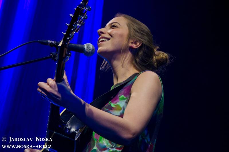 Zaz ve Foru Karlín znovu potvrdila, že je miláčkem českého publika