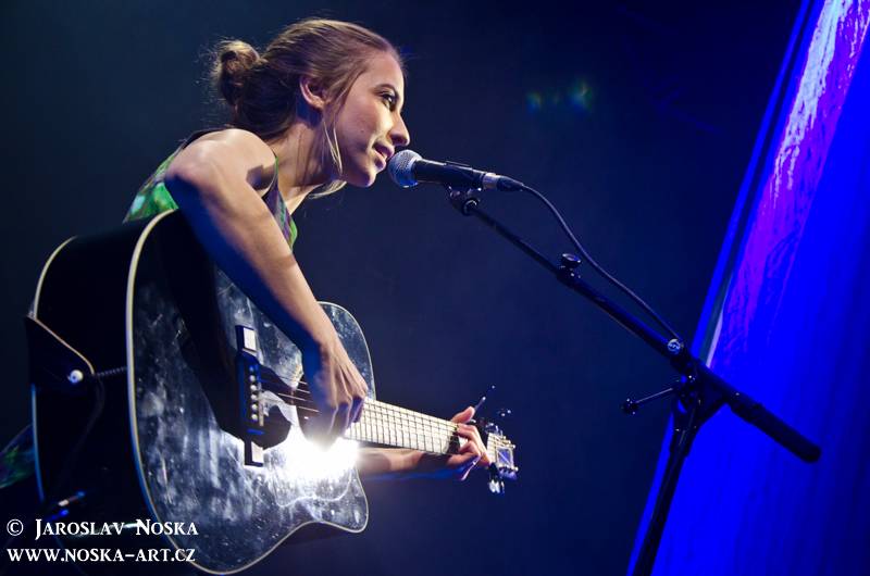 Zaz ve Foru Karlín znovu potvrdila, že je miláčkem českého publika