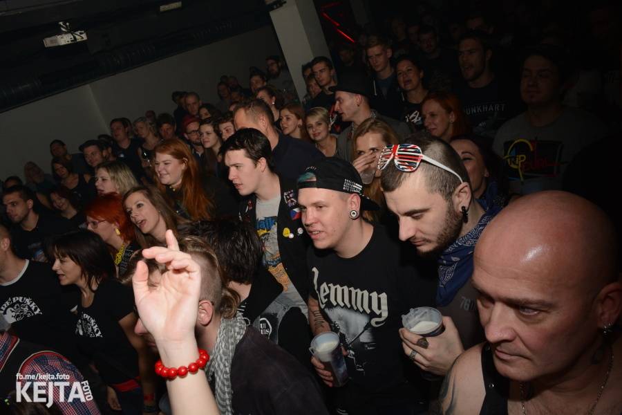 Kids and Heroes Punkrock X-mas: Pražský klub Storm se změnil v punkrockovou saunu