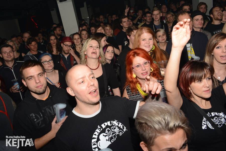 Kids and Heroes Punkrock X-mas: Pražský klub Storm se změnil v punkrockovou saunu