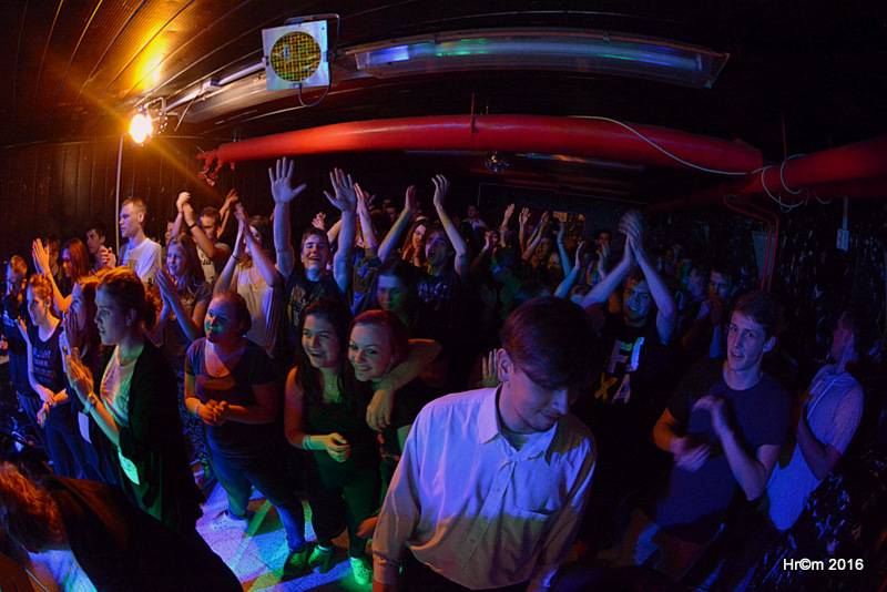 Vypsaná Fixa naděluje: Márdi a Pítrs rozdávali na intru v Pardubicích hudební dárky