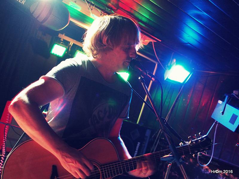 Vypsaná Fixa naděluje: Márdi a Pítrs rozdávali na intru v Pardubicích hudební dárky