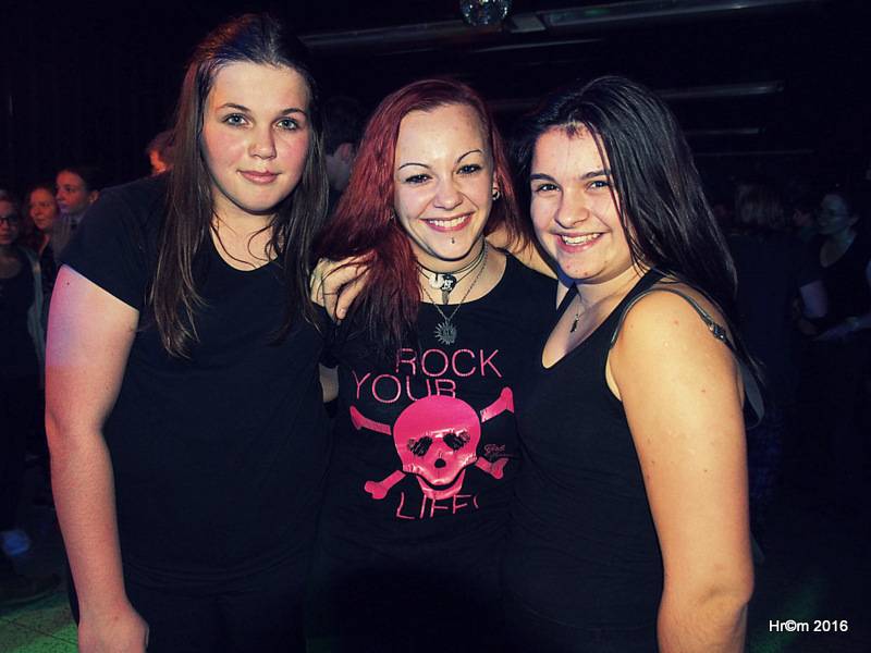 Vypsaná Fixa naděluje: Márdi a Pítrs rozdávali na intru v Pardubicích hudební dárky