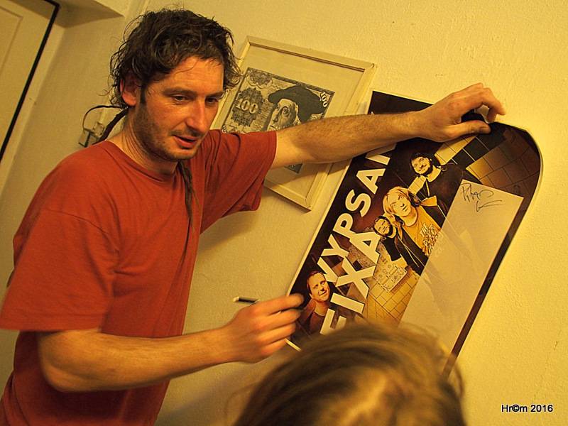 Vypsaná Fixa naděluje: Márdi a Pítrs rozdávali na intru v Pardubicích hudební dárky