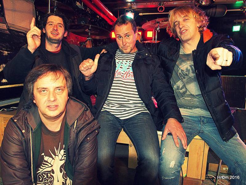 Vypsaná Fixa naděluje: Márdi a Pítrs rozdávali na intru v Pardubicích hudební dárky