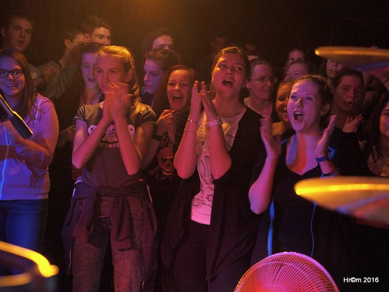 Vypsaná Fixa naděluje: Márdi a Pítrs rozdávali na intru v Pardubicích hudební dárky