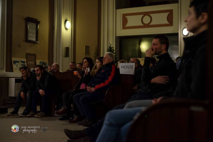 Speciální akustický koncert teepee a Piano rozezněl Husův chrám v Plzni