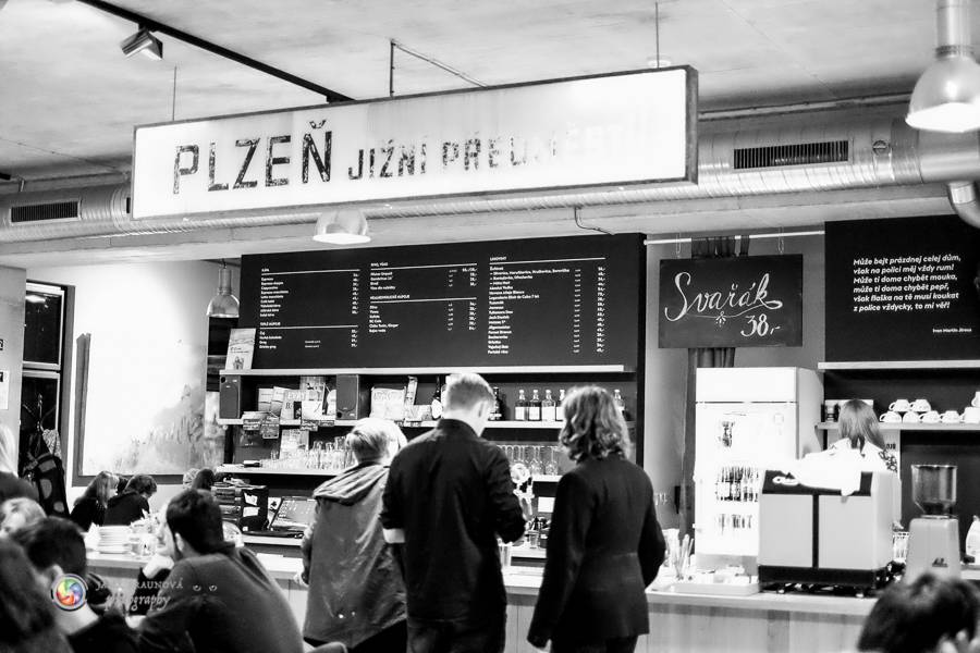 Speciální akustický koncert teepee a Piano rozezněl Husův chrám v Plzni