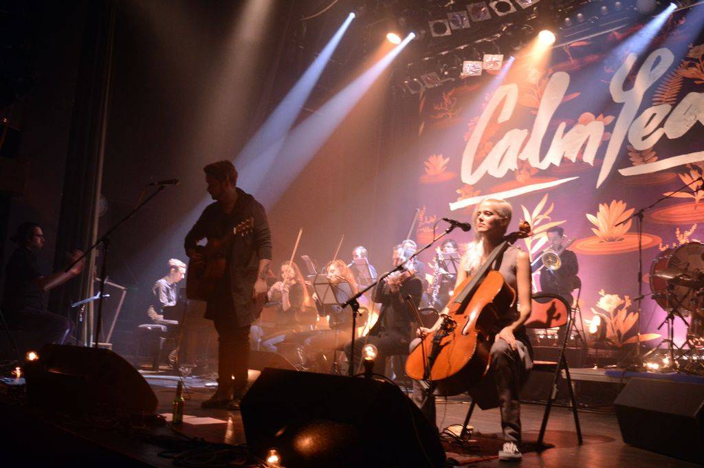 Calm Season zahráli v Akropoli v rozšířené sestavě